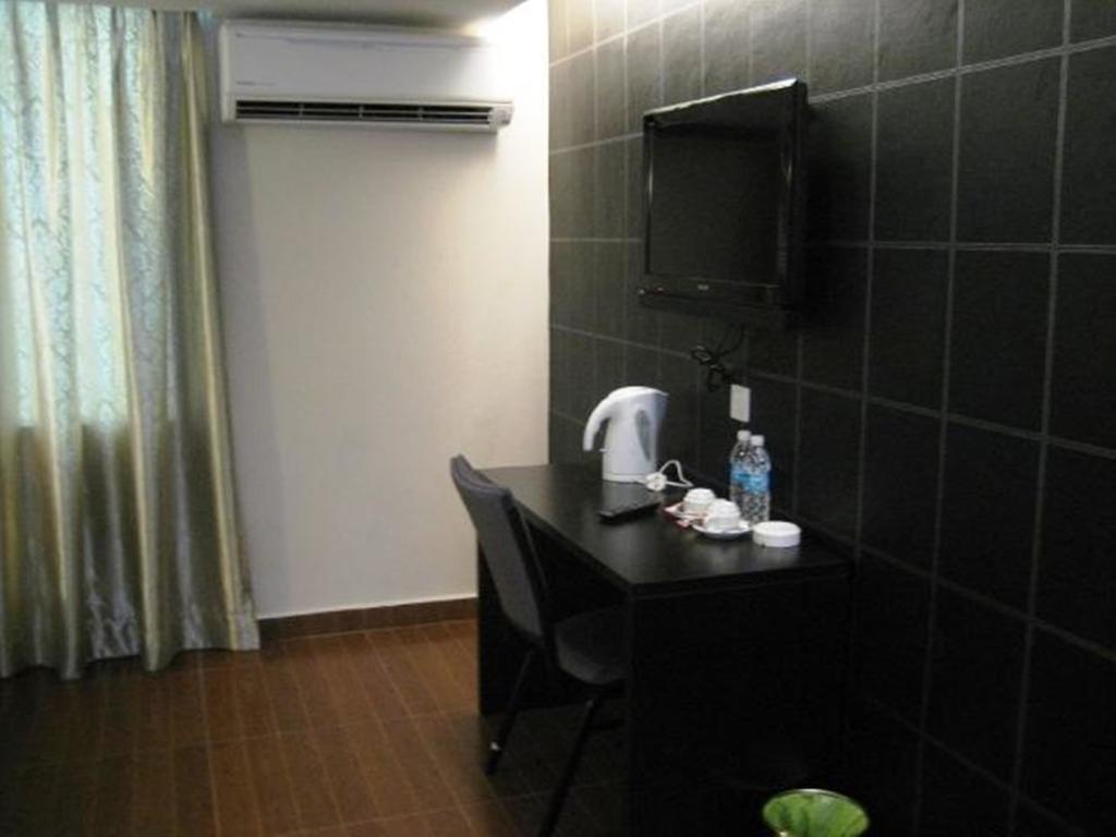 Kk Waterfront Hotel Kota Kinabalu Oda fotoğraf