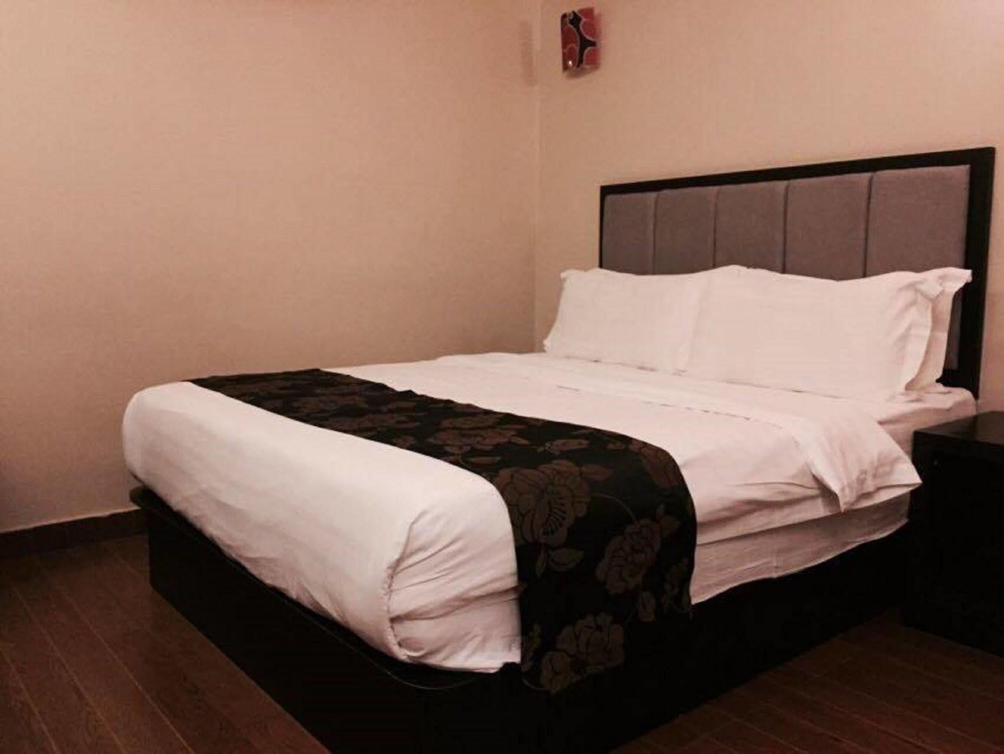 Kk Waterfront Hotel Kota Kinabalu Dış mekan fotoğraf